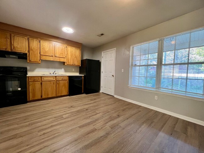 Photo - 4062 Cedars Pkwy