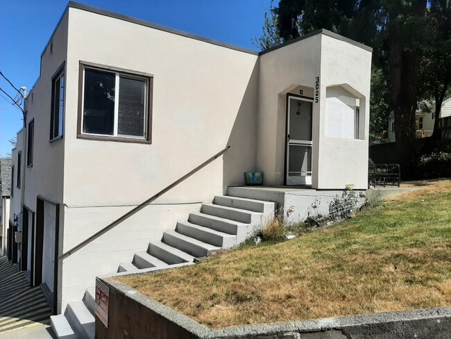 Building Photo - 3005-3005 Preble St Unit 10