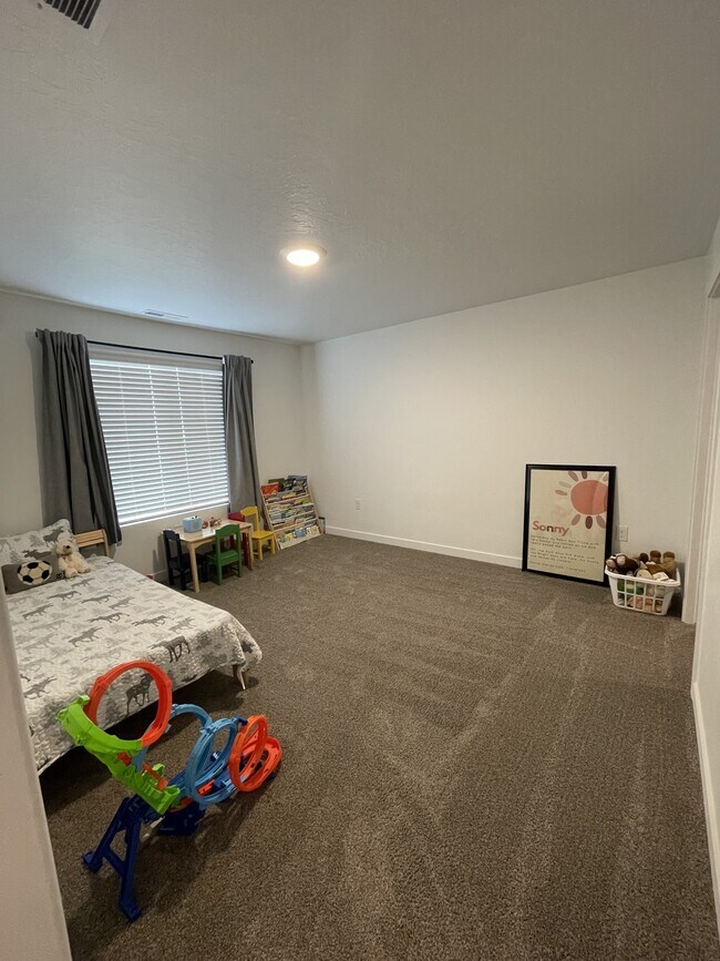 Photo - 1235 S Thistle Dr
