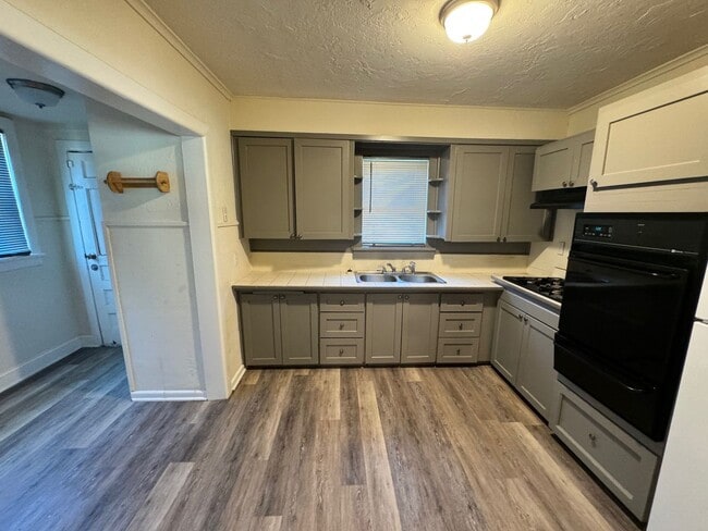 Photo - 2 bed 1.5 house with garage storage