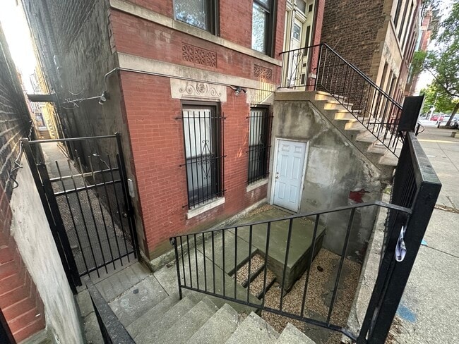 Photo - 1350 N Greenview Ave