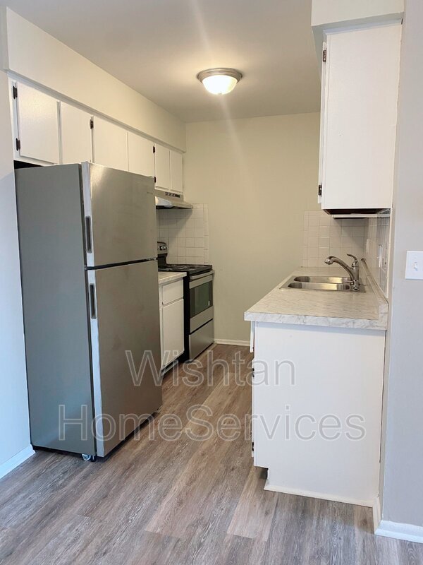 Photo - 201 Charleston Blvd Unit Apt 3