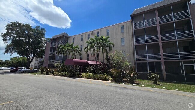 Building Photo - 2800 NW 56th Ave Unit G406 Rental