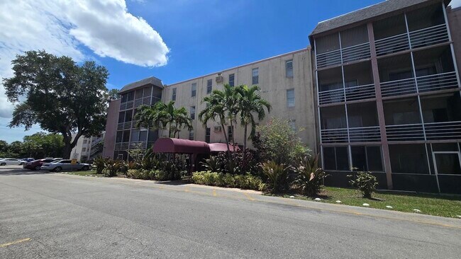Building Photo - 2800 NW 56th Ave Unit G406 Rental