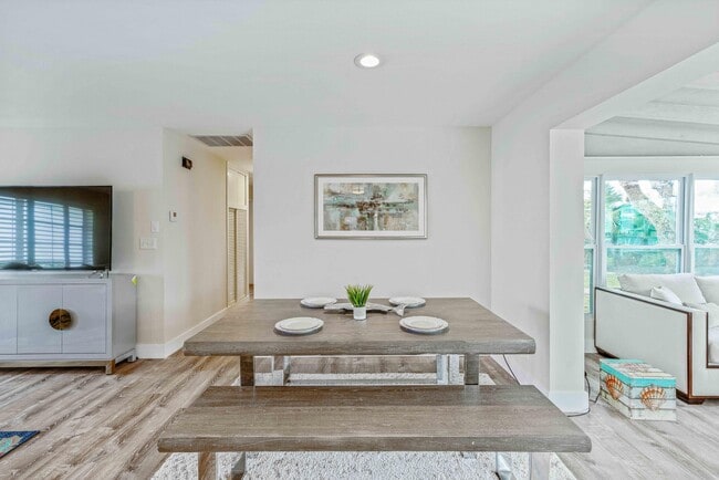 Photo - 655 Kingfish Pl