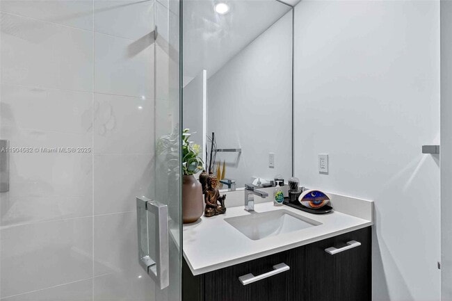 Photo - 45 SW 9th St Unit 3704