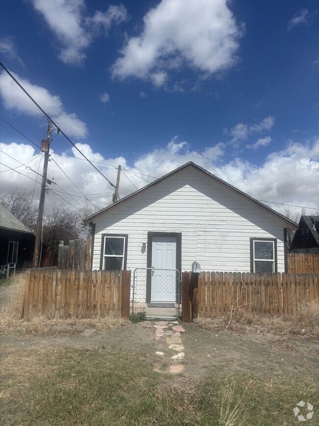 Building Photo - 457 W Sheridan St Rental
