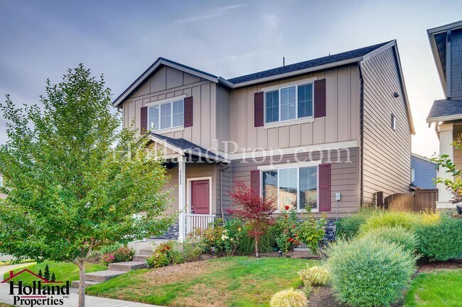 Photo - Charming 4-Bedroom Home Near Parks and Tra...
