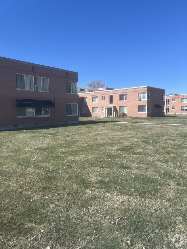 Building Photo - Price drop to $1095 - For a limited time only Unit 12 Rental
