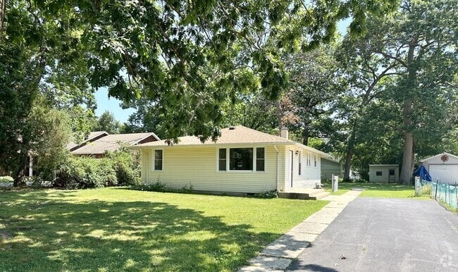 Building Photo - 35339 N Hickory Ln Rental