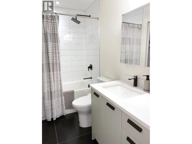 Photo - 282 E 18th Ave