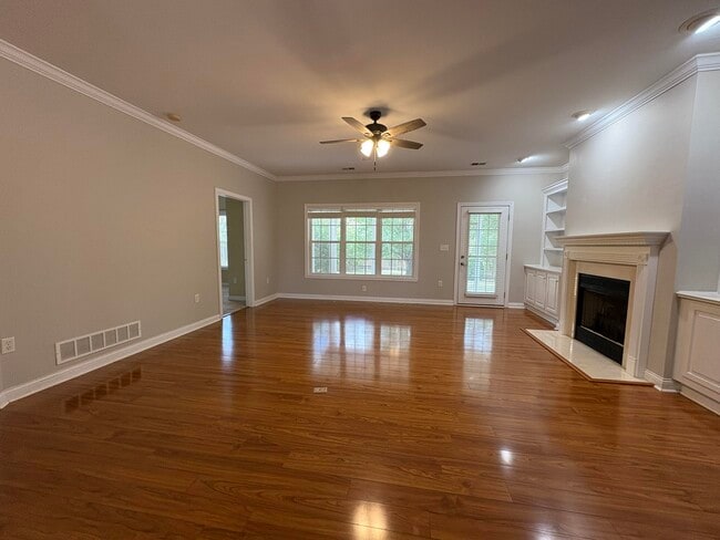 Photo - 520 Wellington Way