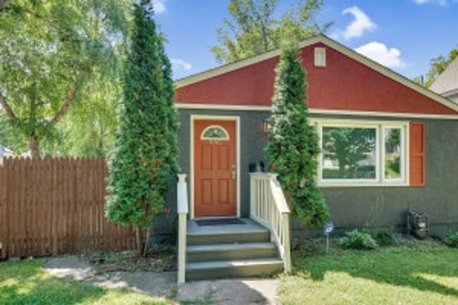 Photo - 996 Fremont Ave E