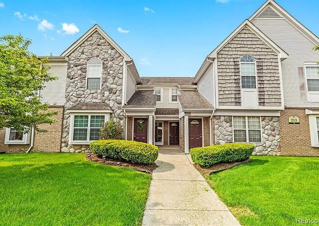 213 Oakbrooke Dr Unit 8