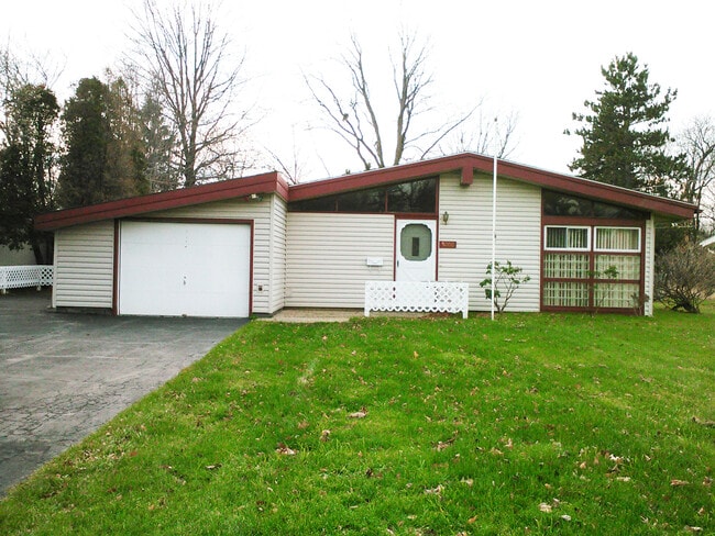Completely Renovated Highly Sought Ranch S... - Completely Renovated Highly Sought Ranch S... House