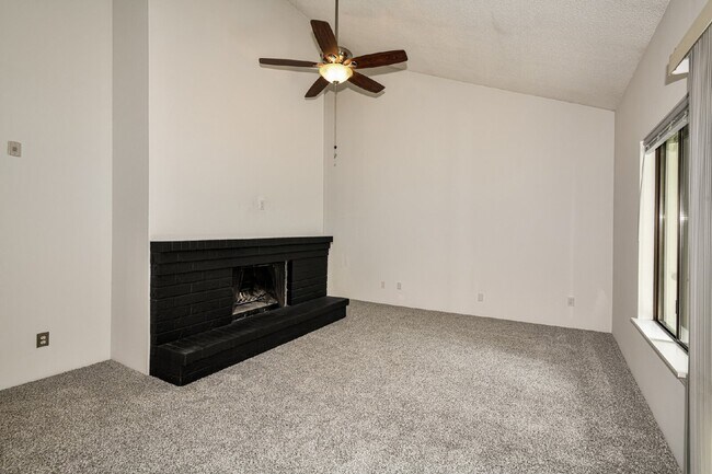 Photo - **Beautifully Updated 2-Bedroom, 2-Bath Condo in Prime Kirkland Location** Unit #305