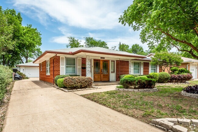 Building Photo - Cozy 3-Bed, 2-Bath house near Lochwood