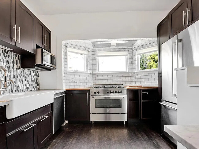 Bertazonni stove, Bosch 800 diswasher - 1350 Dolores St