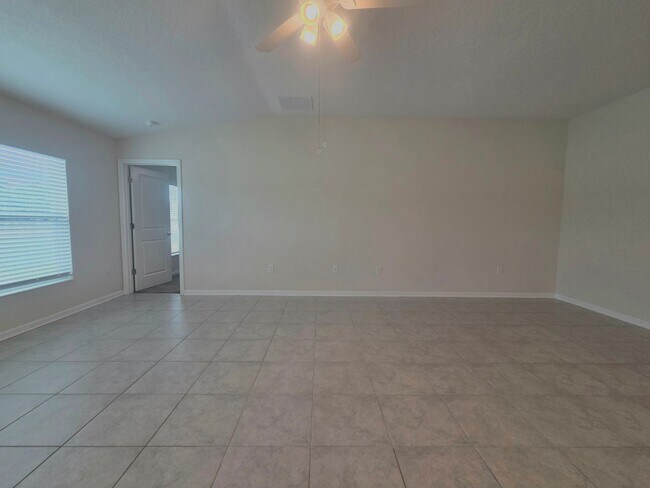 Photo - Waterview 4 bedroom 2 bathroom in Bartow!