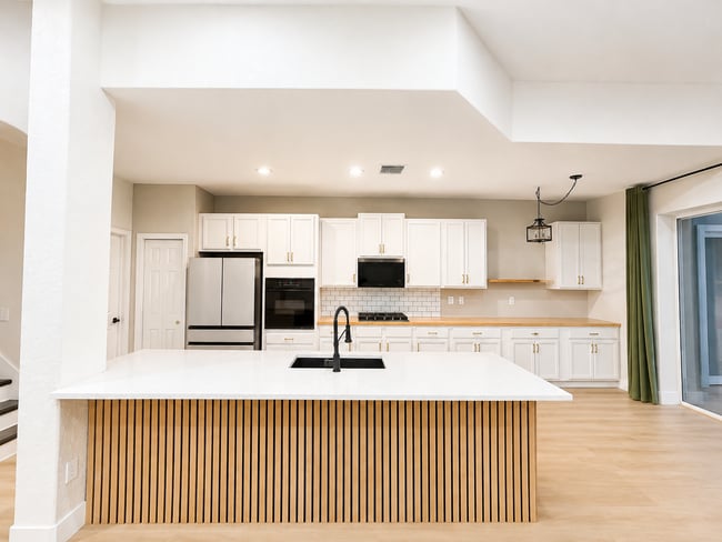Photo - 10725 Banfield Dr