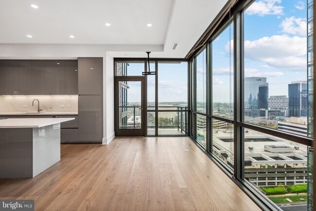Building Photo - 7887 Jones Branch Dr Unit 1306