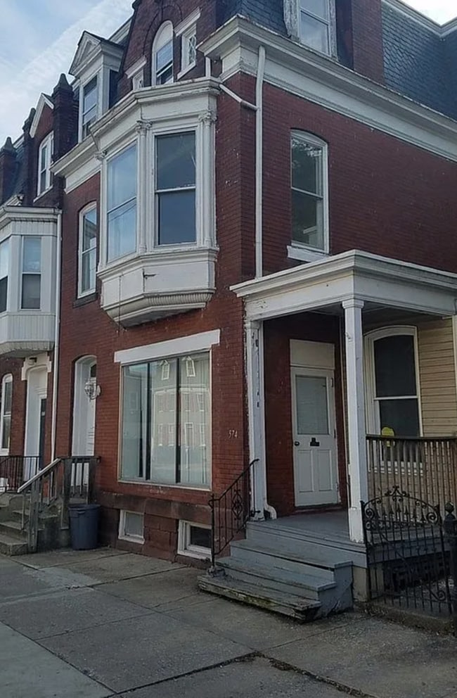 Building Photo - 574 W Market St Unit 1