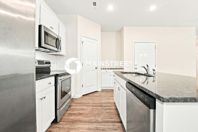 Photo - 4 Bedroom Pet-Friendly Home in Charlotte, NC with Main Street Renewal