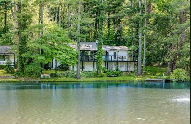 Lake Front Cottage - 52 Lake Jordan Dr House