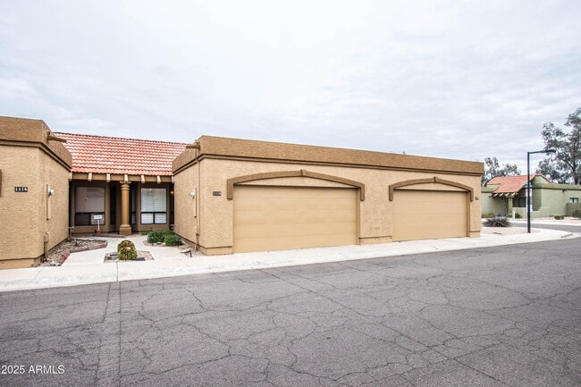 Building Photo - 1318 E Cobb Dr