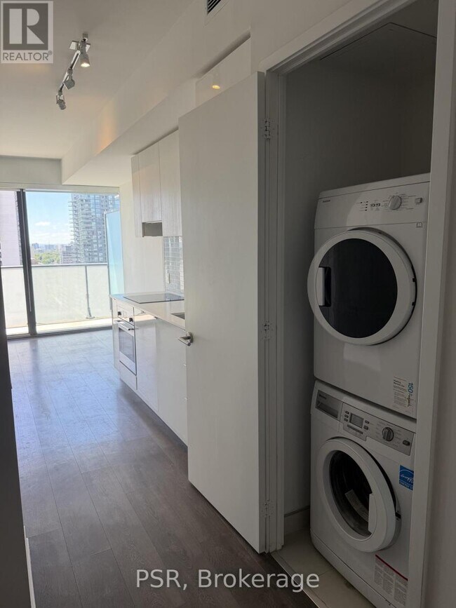 Photo - 161 Roehampton Ave Unit 2712