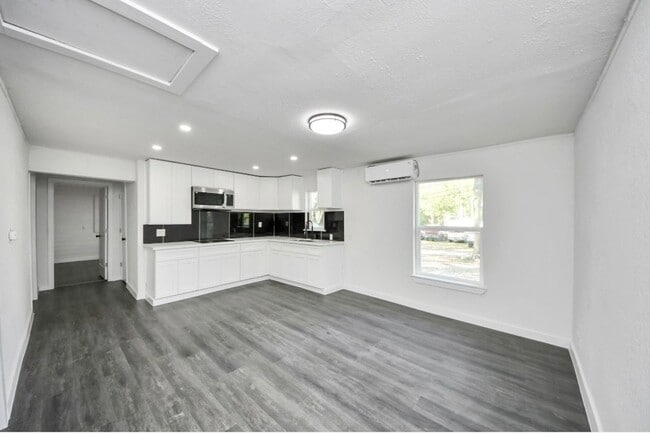 Photo - 7640 Broadview Dr