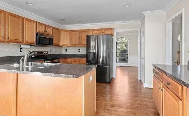 Photo - 3169 Caversham Park Ln