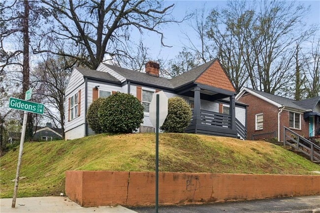 Photo - 1298 Gideons Dr SW