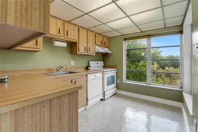 Photo - 4168 Inverrary Dr Unit 402