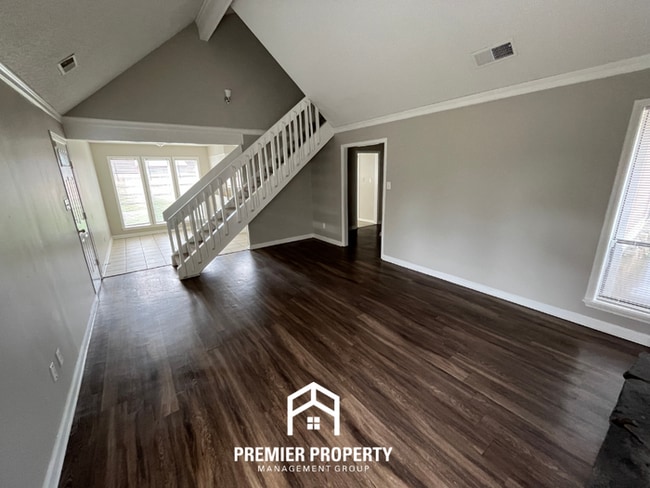 Photo - 3-Bedroom Single-Family Home for Rent in Memphis, TN - Vaulted Ceilings & Fenced Yard