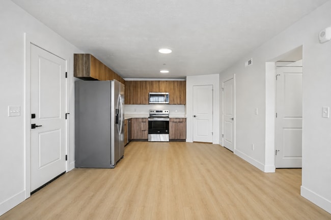 989 E Ella Ln