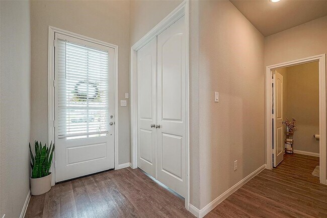 21029 Crinet Square