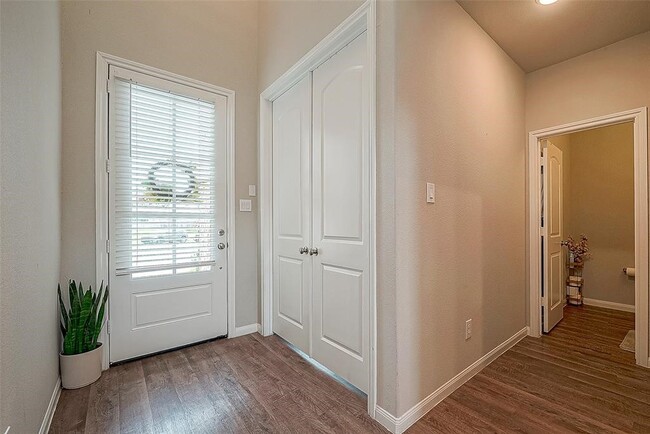 Photo - 21029 Crinet Square