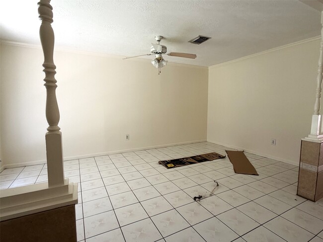 Photo - 10830 Overlea Dr