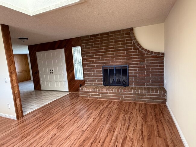 Photo - 569 Mundy Terrace