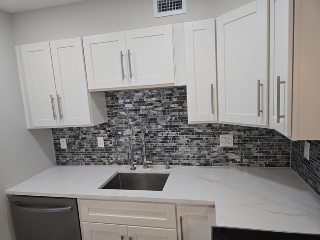 Photo - 215 Normandy Ln Unit 215