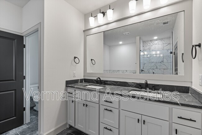 Photo - 1081 Whistler St