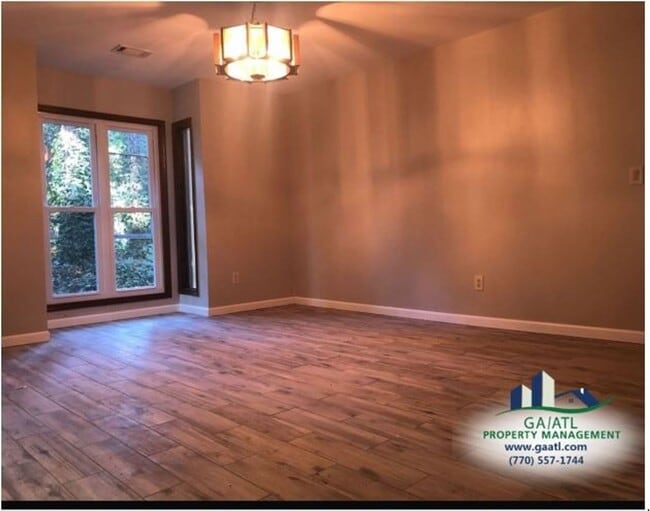 Photo - Spacious home in Stone Mountain with sunroom