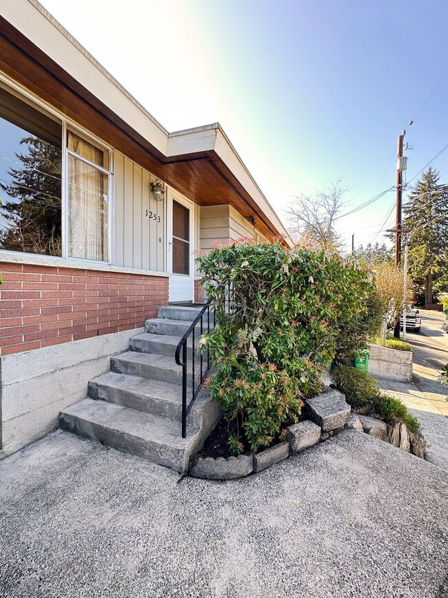 Photo - 2Bd/1.75Ba Seattle House