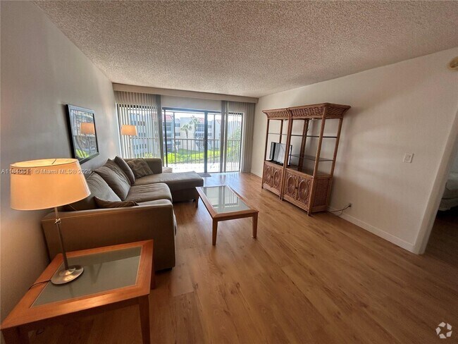 Building Photo - 230 Lakeview Dr Unit 301 Rental