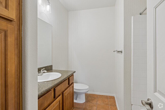3BR, 2BA - 1,393SF - Primary Bathroom