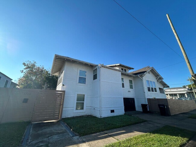 Building Photo - 2239 Peniston St Unit 3724 S. Liberty Street