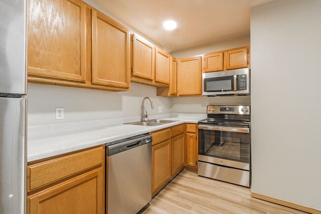 2BR, 2BA Partial renovated - 1,000 SF