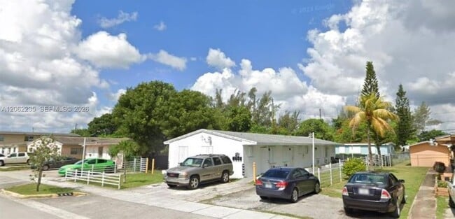 Building Photo - 1462 NW 2nd Ave Unit 2