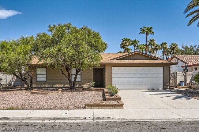 Building Photo - 2422 La Luna Dr